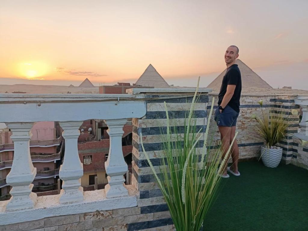 Východ nebo západ slunce při pohledu z hotelu nebo okolí