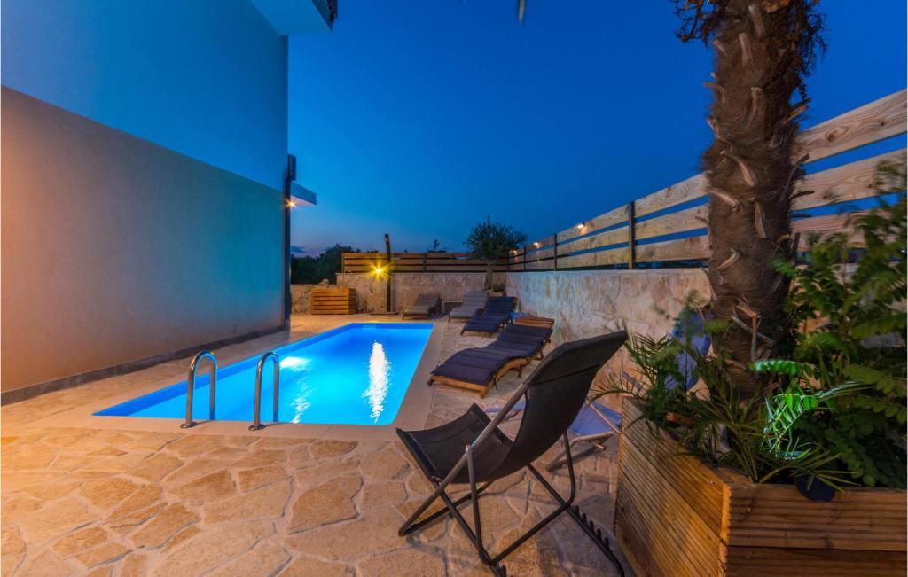 Bazén v ubytovaní Pet Friendly Home In Drage With Wifi alebo v jeho blízkosti