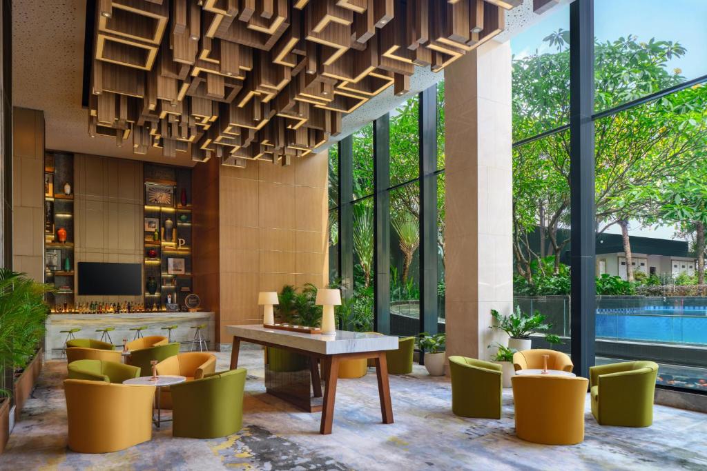 Bazén v ubytování Four Points by Sheraton Surabaya, Tunjungan Plaza nebo v jeho okolí