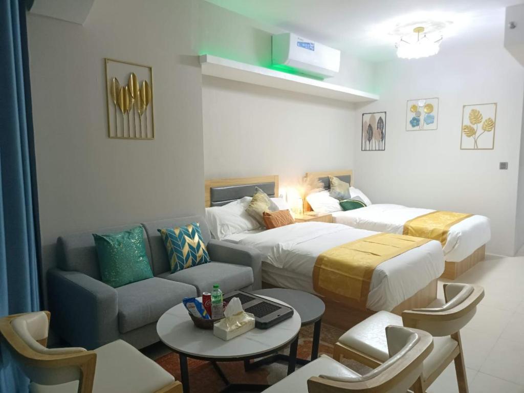 Postel nebo postele na pokoji v ubytování AeonTower Suites&Hotel by CMC