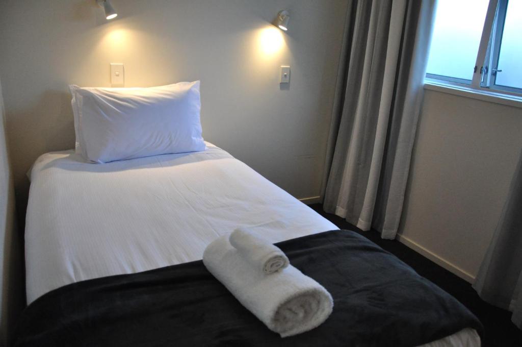 Postel nebo postele na pokoji v ubytování Balmoral Motel