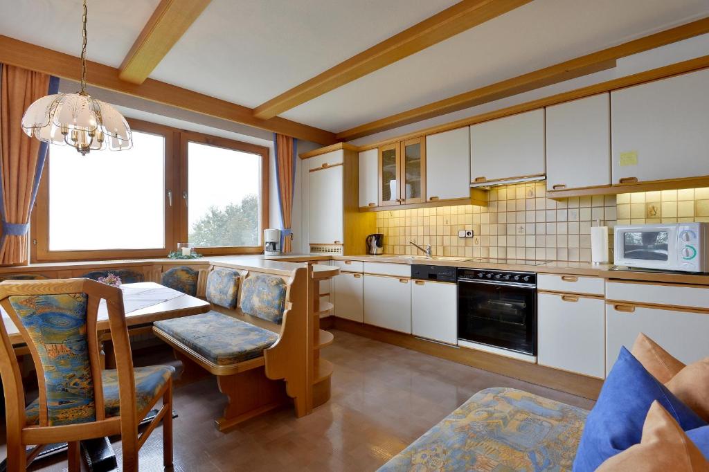 Kuchyňa alebo kuchynka v ubytovaní Ferienwohnung Kainer Carina