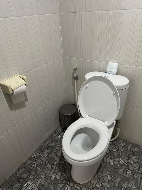 Koupelna v ubytování New Mekar Jaya Hotel