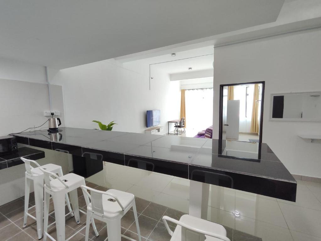 Kuchyň nebo kuchyňský kout v ubytování Homestay Studio Apartment Bentara Suite, Kompleks Mutiara Gua Musang
