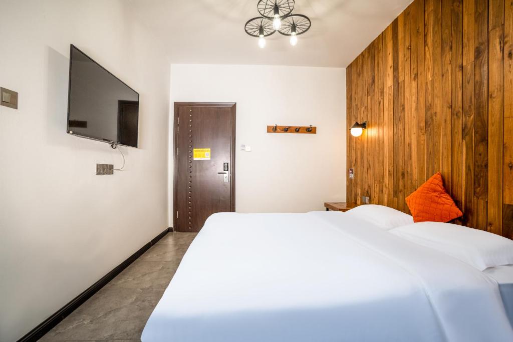 Postel nebo postele na pokoji v ubytování Tianmenshan Loft Art Inn