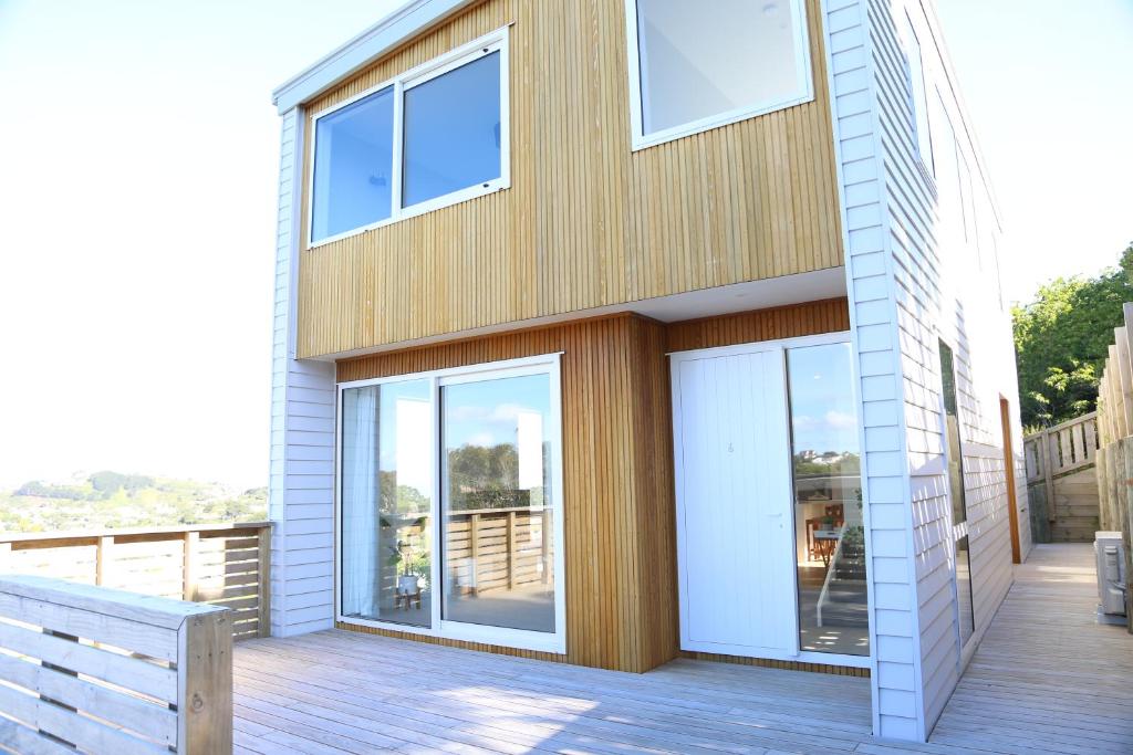 Skyline Vista - Entirely New House with Luxe Views, Espresso, Netflix & Free Parking - Resim 1