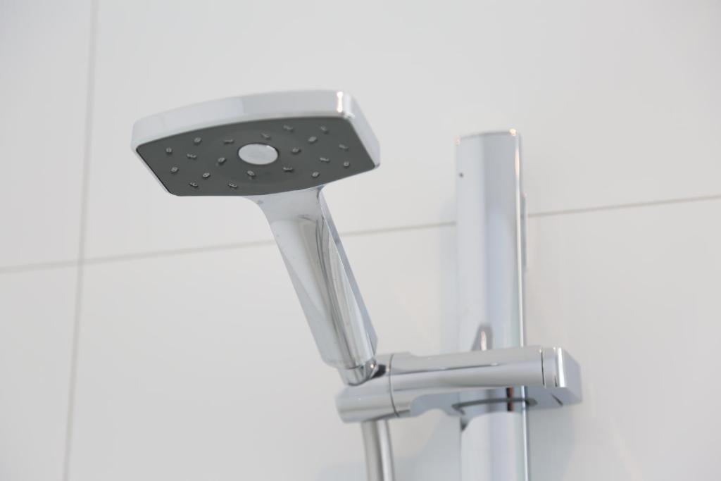 Skyline Vista - Entirely New House with Luxe Views, Espresso, Netflix & Free Parking - Resim 38