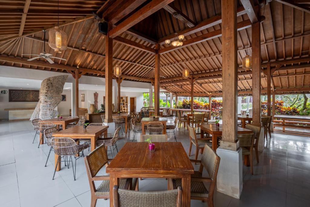 Restaurace v ubytování Pertiwi Bisma 1