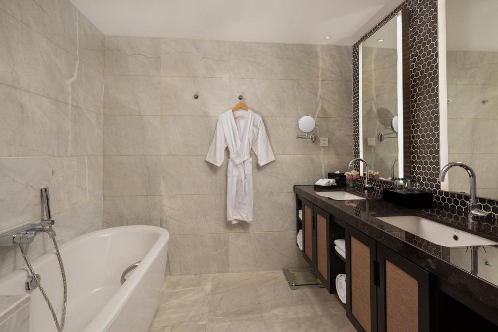 Koupelna v ubytování Doubletree By Hilton Shanghai Hongqiao