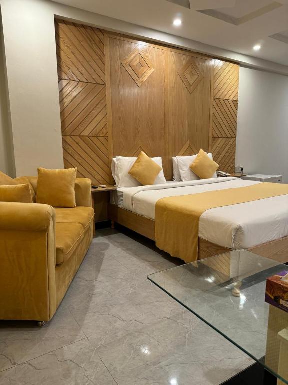 Postel nebo postele na pokoji v ubytování Atlas Hotel Islamabad