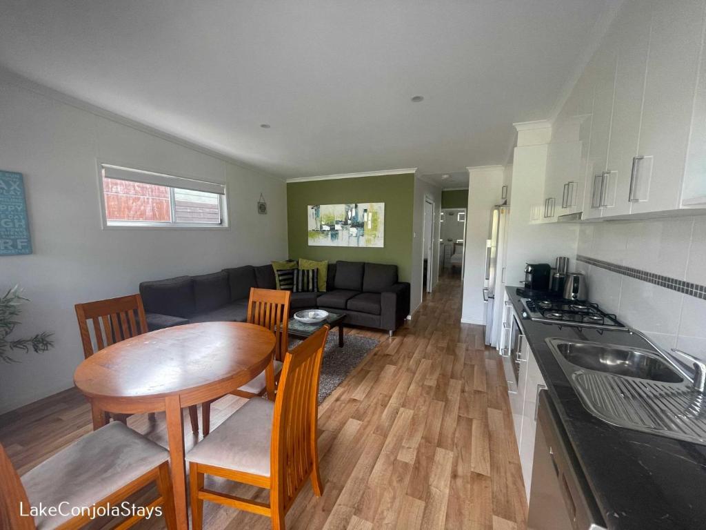Gallery image of Cabin 51 - Lake Conjola in Conjola