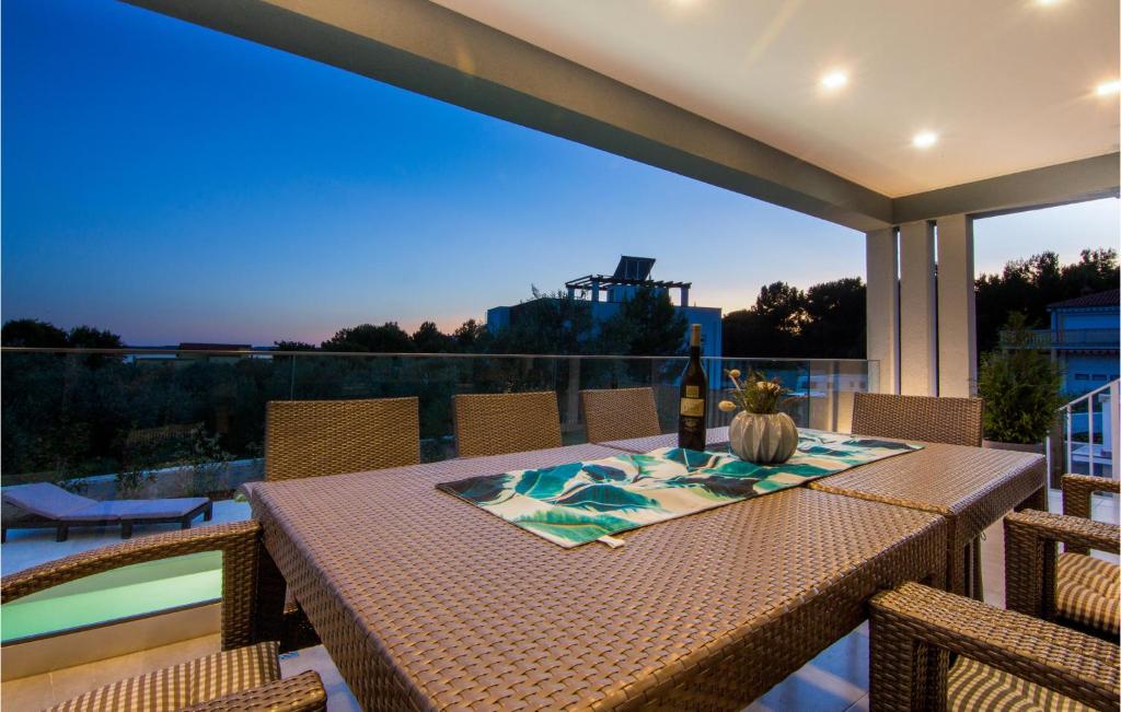 Balkón alebo terasa v ubytovaní 4 Bedroom Awesome Home In Fazana