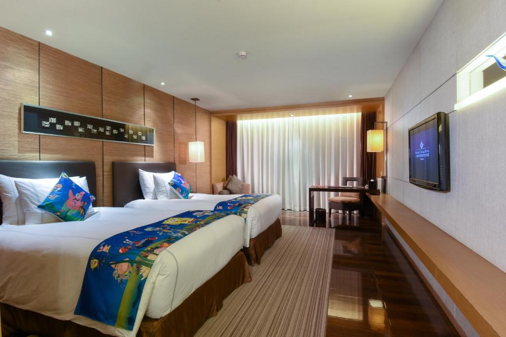 Postel nebo postele na pokoji v ubytování Shenzhen Dameisha Kingkey Palace Hotel