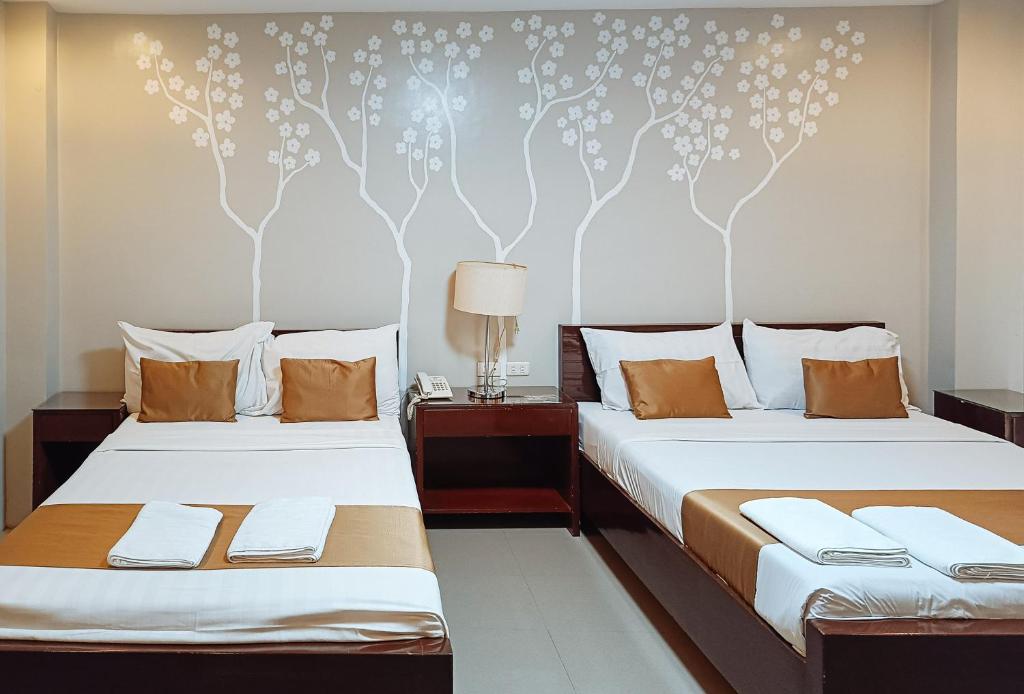 Postel nebo postele na pokoji v ubytování Hotel Juliana by RedDoorz