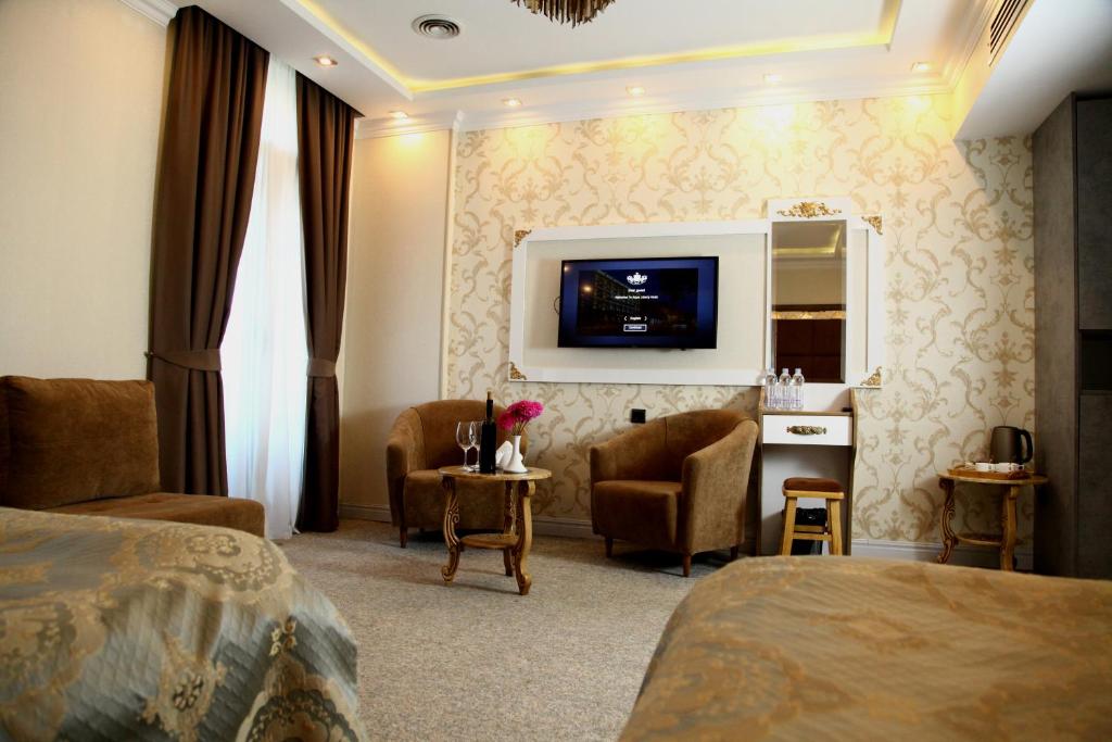 TV a/nebo společenská místnost v ubytování Aqua Hotel