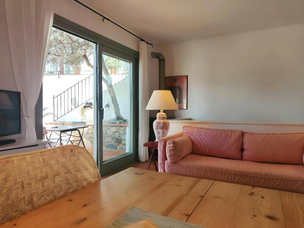 Televízia a/alebo spoločenská miestnosť v ubytovaní T2 · Sunny duplex with garden 50m from beach