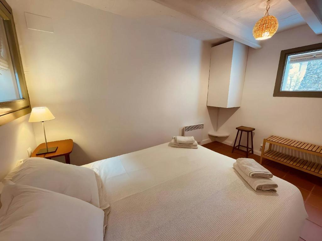 Posteľ alebo postele v izbe v ubytovaní T2 · Sunny duplex with garden 50m from beach