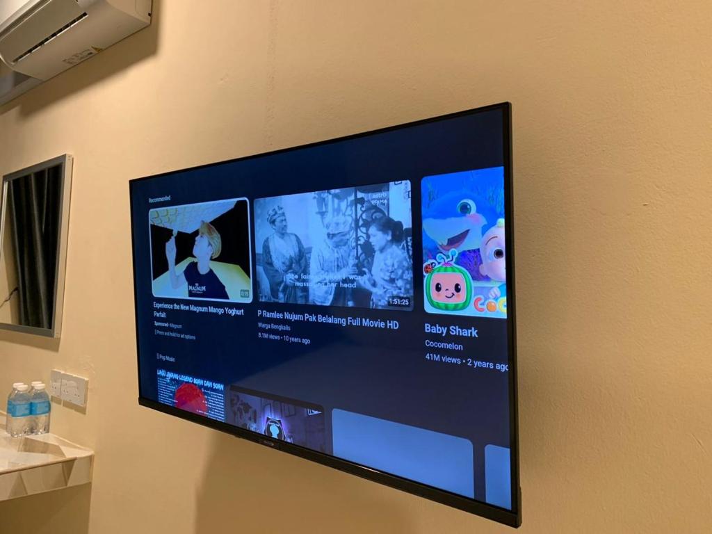 TV o dispositivi per l'intrattenimento presso T Lodge, Kapit