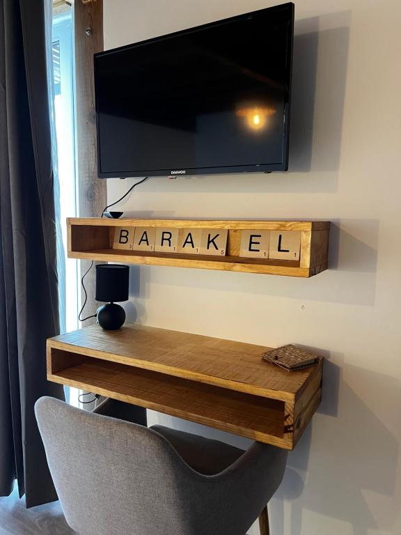 TV a/nebo společenská místnost v ubytování Barak'El