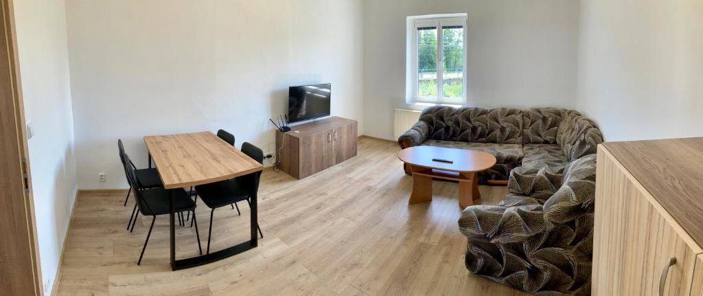 TV a/nebo společenská místnost v ubytování Apartmán 656
