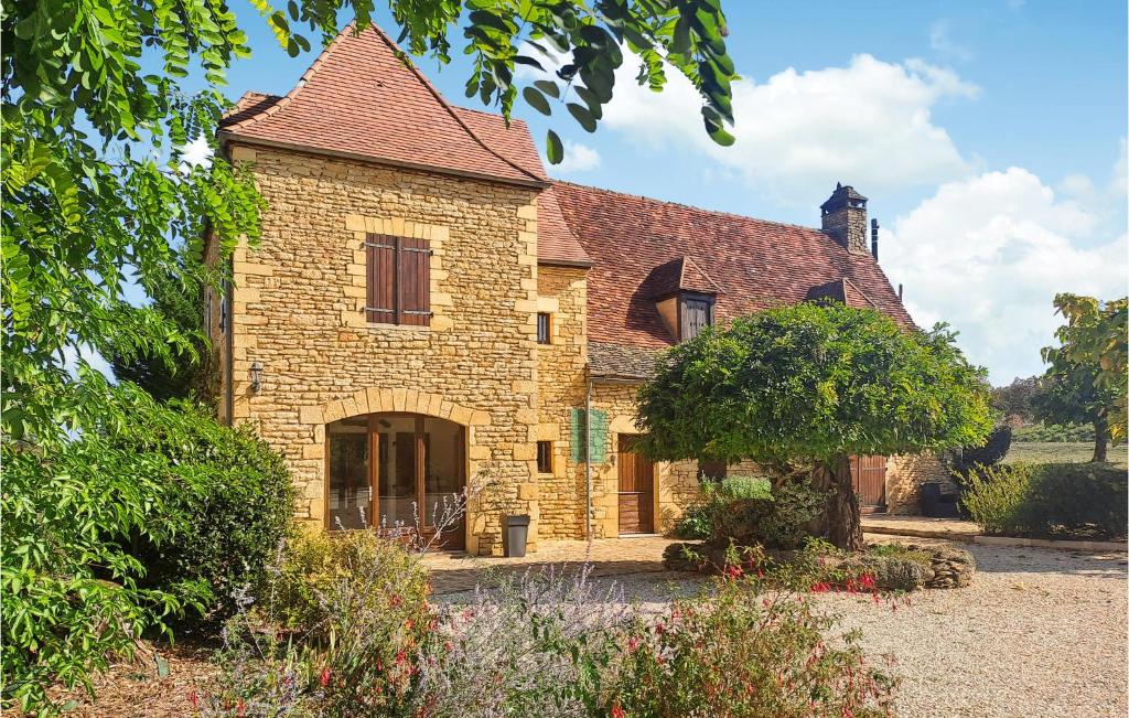 Photo de la galerie de l'établissement Cozy Home In Marcillac-Saint-Quenti, à Marcillac-Saint-Quentin