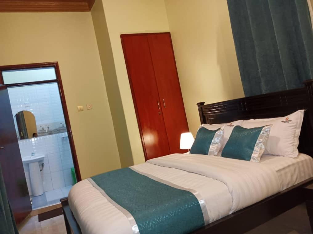 Postel nebo postele na pokoji v ubytování BWIRANDA HOTEL