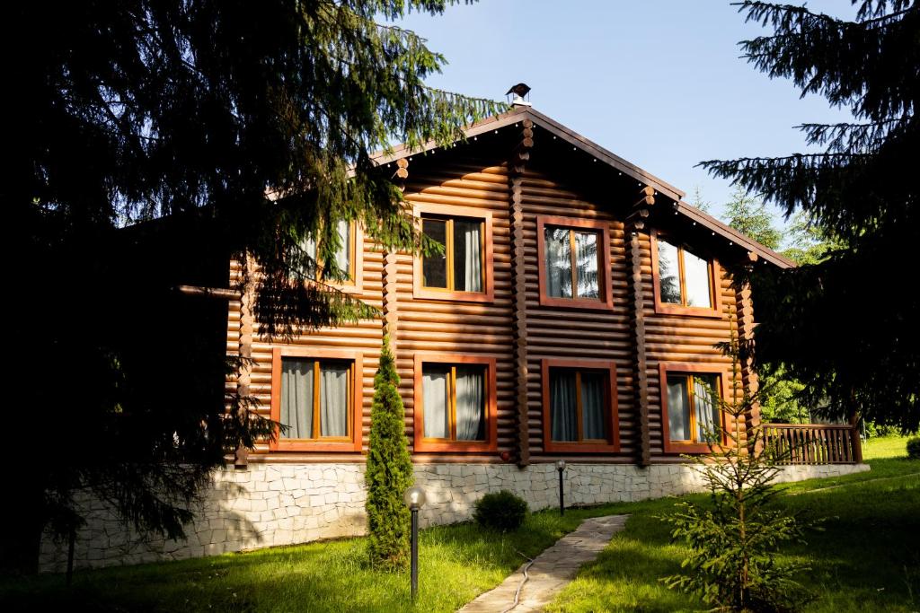 Budova, kde se chata nachází