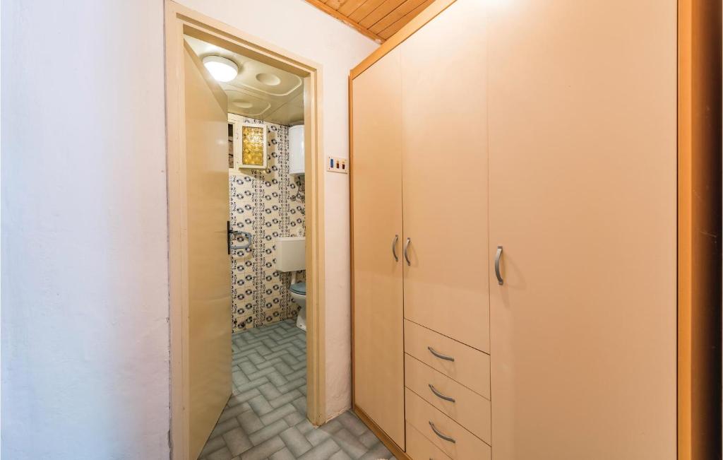 Koupelna v ubytování 1 Bedroom Lovely Apartment In Rabac