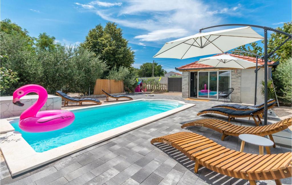 a swimming pool with a pink swan in the middle at Lovely Apartment In Polaca With Wifi in Polača