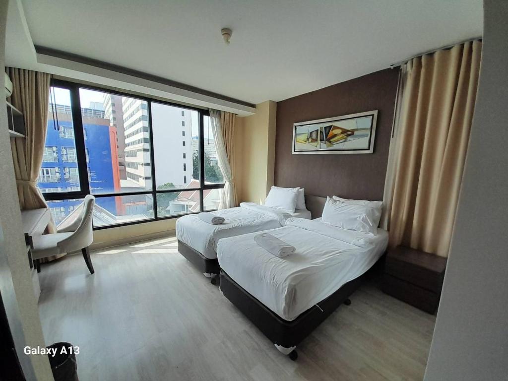 Postel nebo postele na pokoji v ubytování Avatar Suites Hotel - SHA Extra Plus