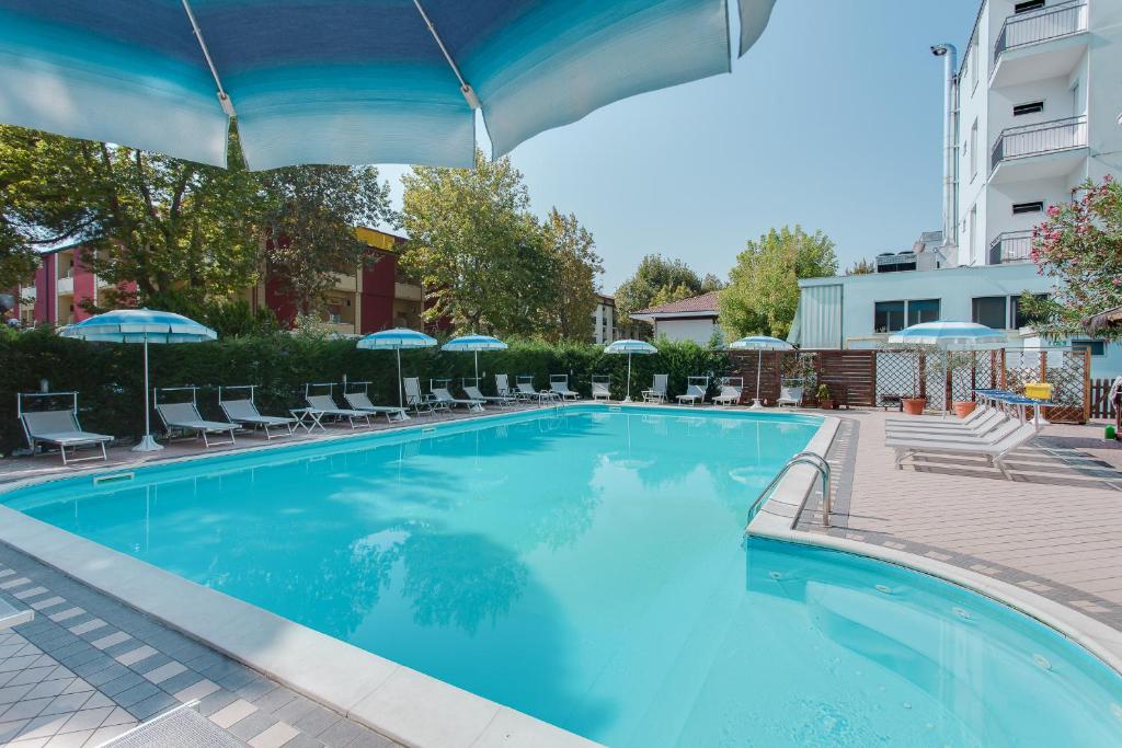 The swimming pool at or close to Hotel Foglieri