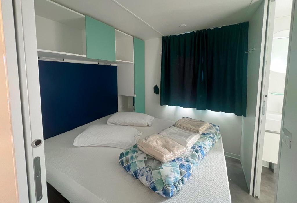Postel nebo postele na pokoji v ubytování Camping Village Capo D'Orso