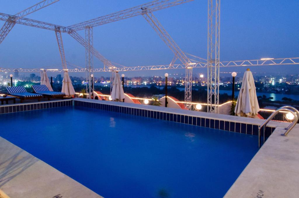 Bazén v ubytování Swiss Inn Nile Hotel nebo v jeho okolí