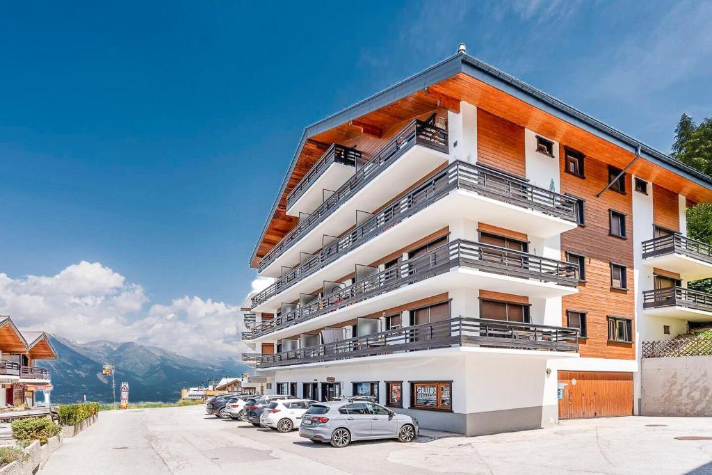 Cosy Centered with Garden and View in Veysonnaz - Resim 9