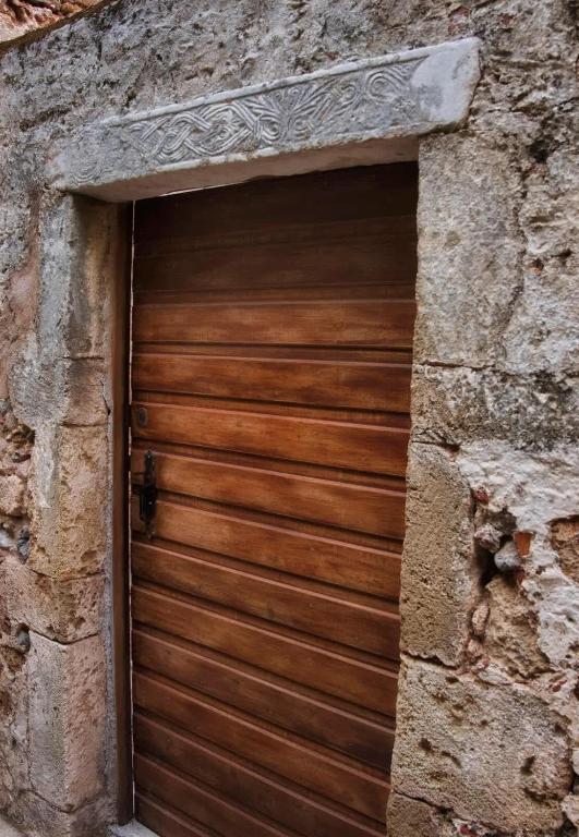 Fotografie z fotogalerie ubytování Menexes Suites Monemvasia v destinaci Monemvasia