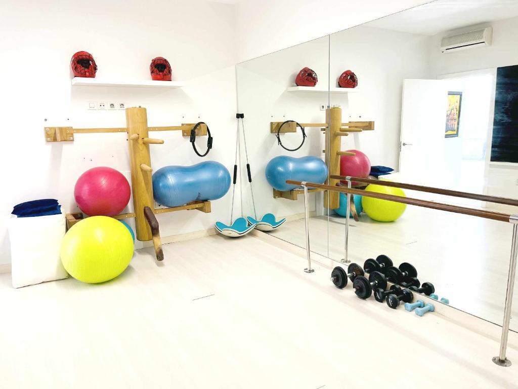 Fitness centrum a/nebo fitness zařízení v ubytování Villa Itaca Vista mar y piscina climatizada