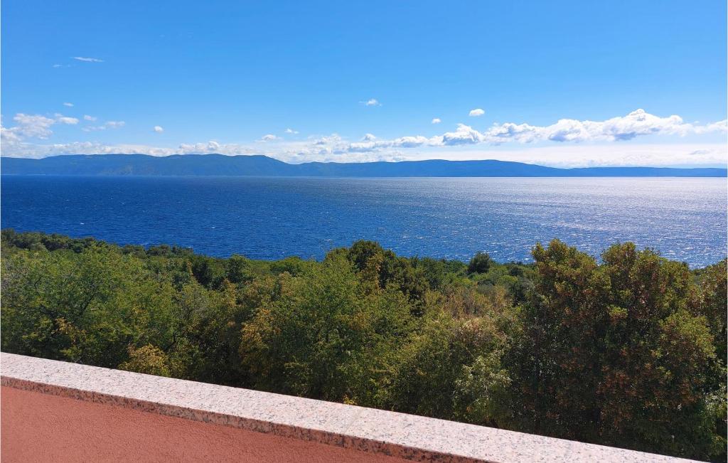 2 Bedroom Beautiful Apartment In Labin