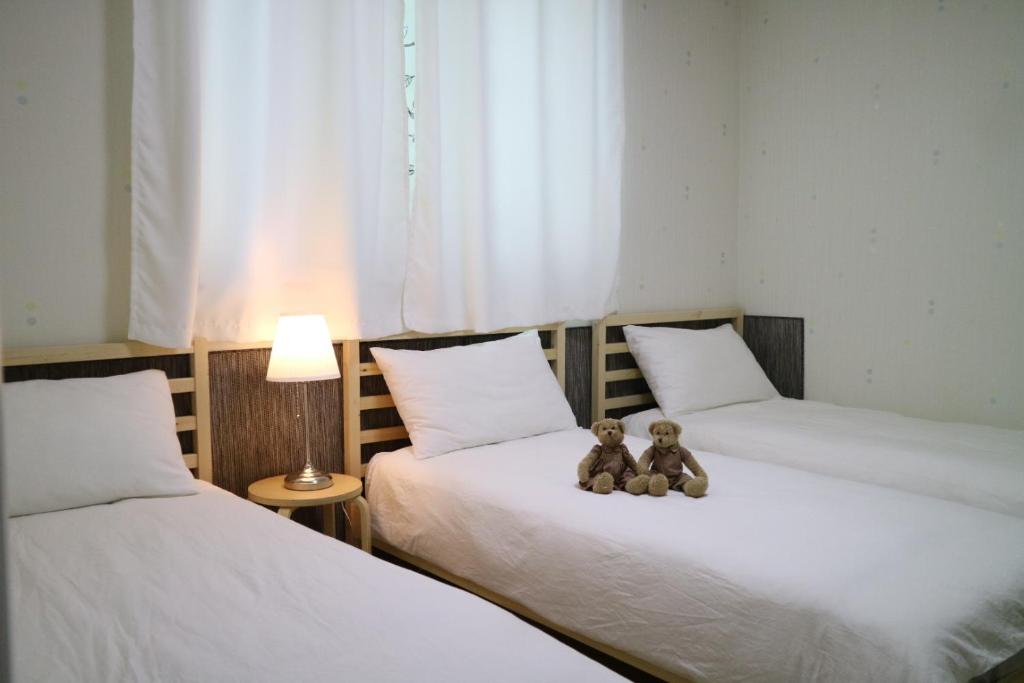 Incheon Airport Mr Kim Guest House - テラス付きのトリプルルーム