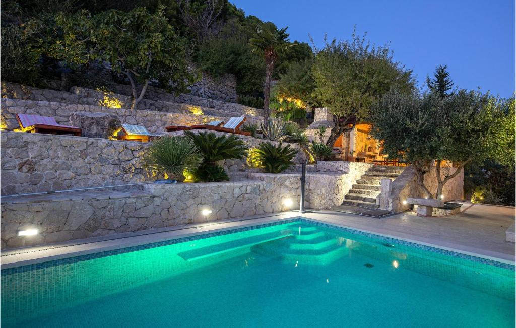Bazén v ubytování Four-Bedroom Holiday Home In Klis nebo v jeho okolí