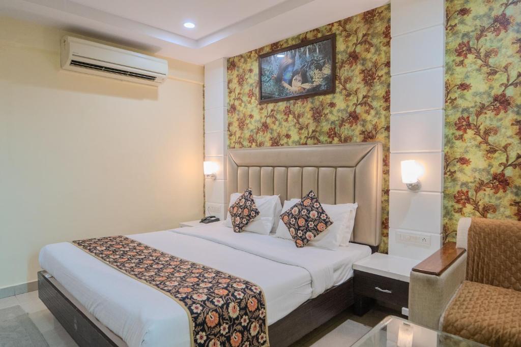 Hotel City Square By KeyMagics - Deluxe Double Room (2 взрослых + 1 ребенок)