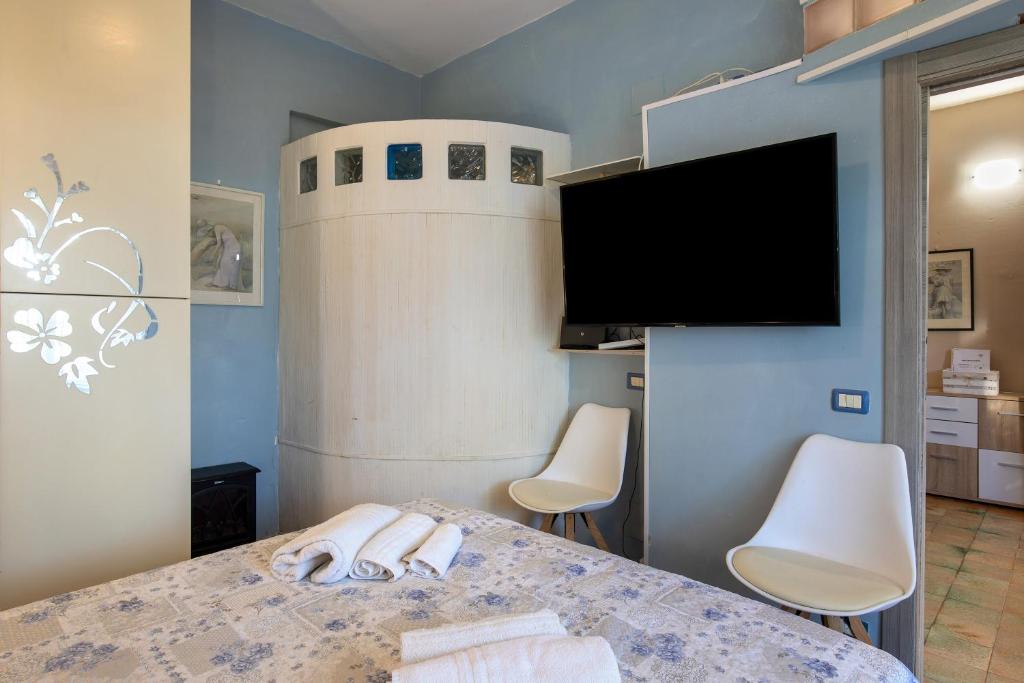 Televízia a/alebo spoločenská miestnosť v ubytovaní Best Relax Home Marina Di Carrara