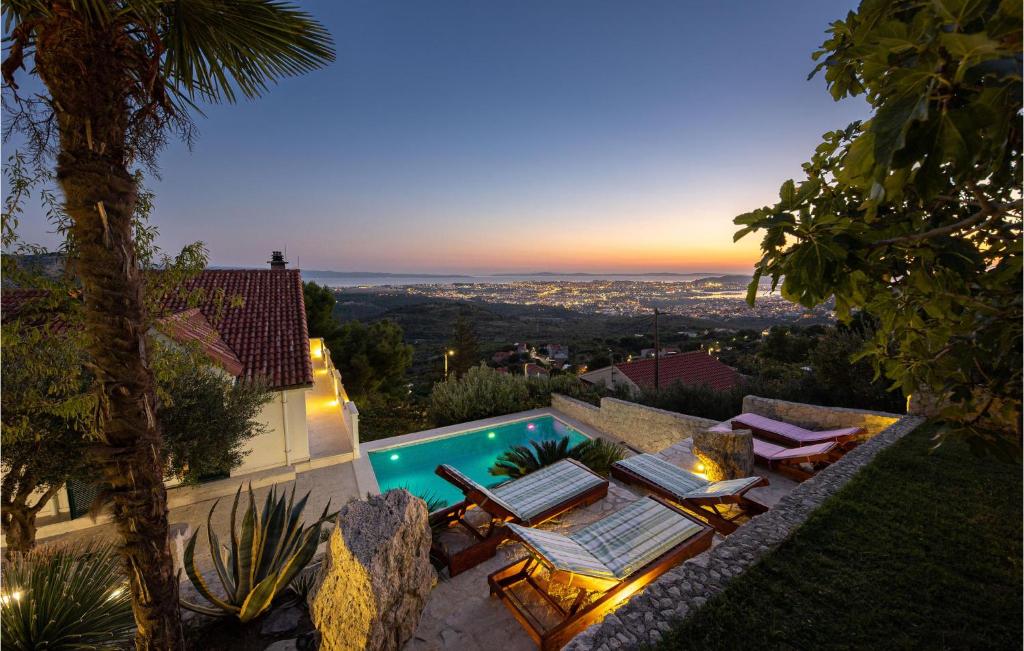 Bazén v ubytování Four-Bedroom Holiday Home In Klis nebo v jeho okolí