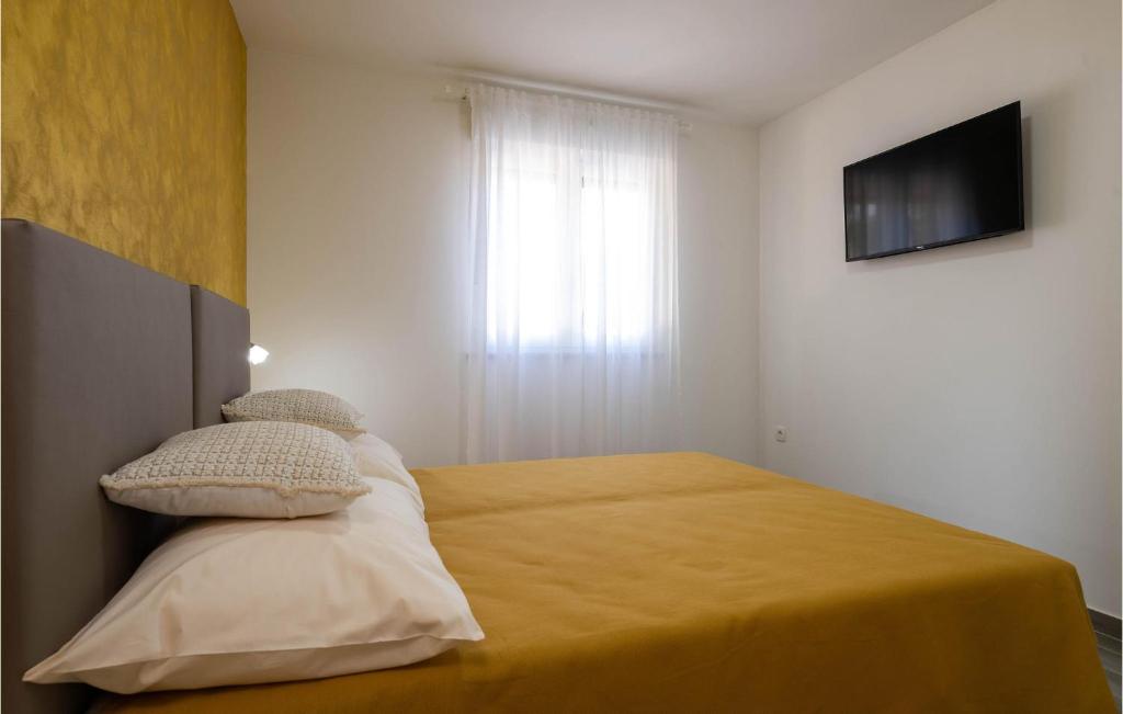 Posteľ alebo postele v izbe v ubytovaní Pet Friendly Home In Barban