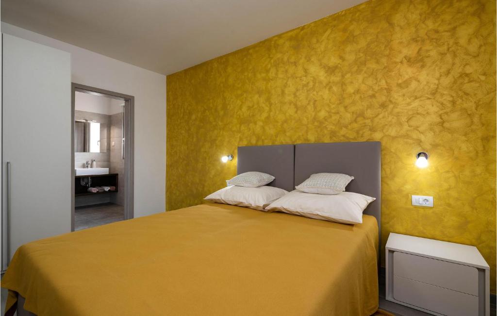 Posteľ alebo postele v izbe v ubytovaní Pet Friendly Home In Barban