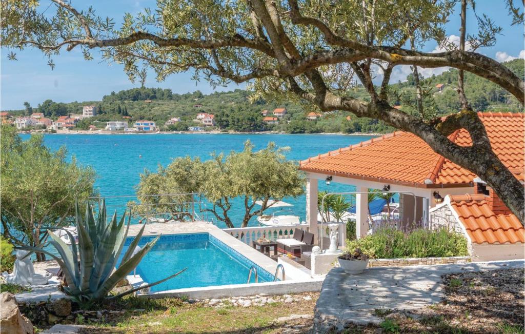 Bazén v ubytování Holiday Home Gradina Iv nebo v jeho okolí