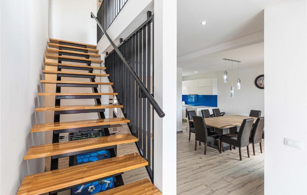 Fotografie z fotogalerie ubytování Beautiful Home In Kastel Kambelovac v destinaci Kaštela