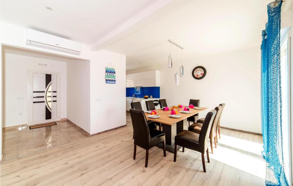 Fotografie z fotogalerie ubytování Beautiful Home In Kastel Kambelovac v destinaci Kaštela