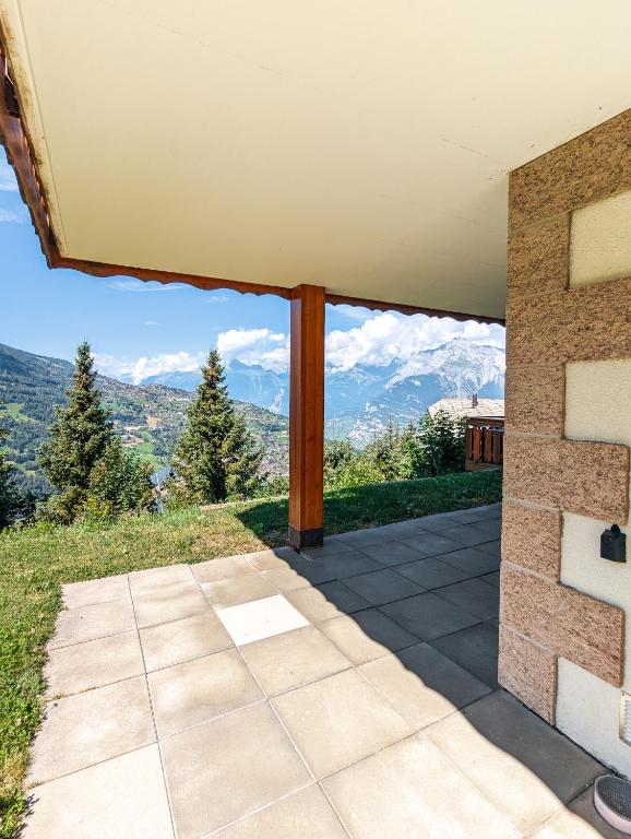 Nespecifikovaný výhled na hory nebo výhled na hory při pohledu z apartmánu
