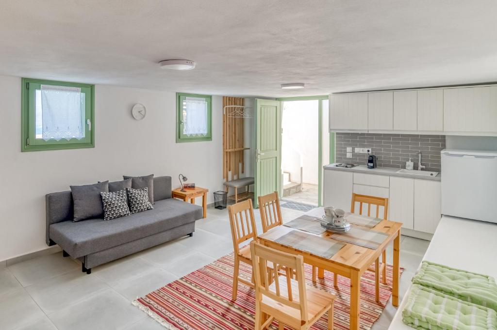 Kuchyň nebo kuchyňský kout v ubytování Lefkes View Villa