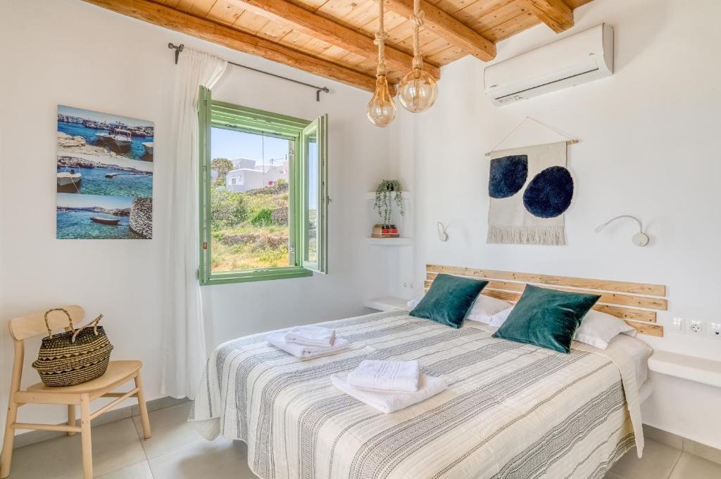 Postel nebo postele na pokoji v ubytování Lefkes View Villa